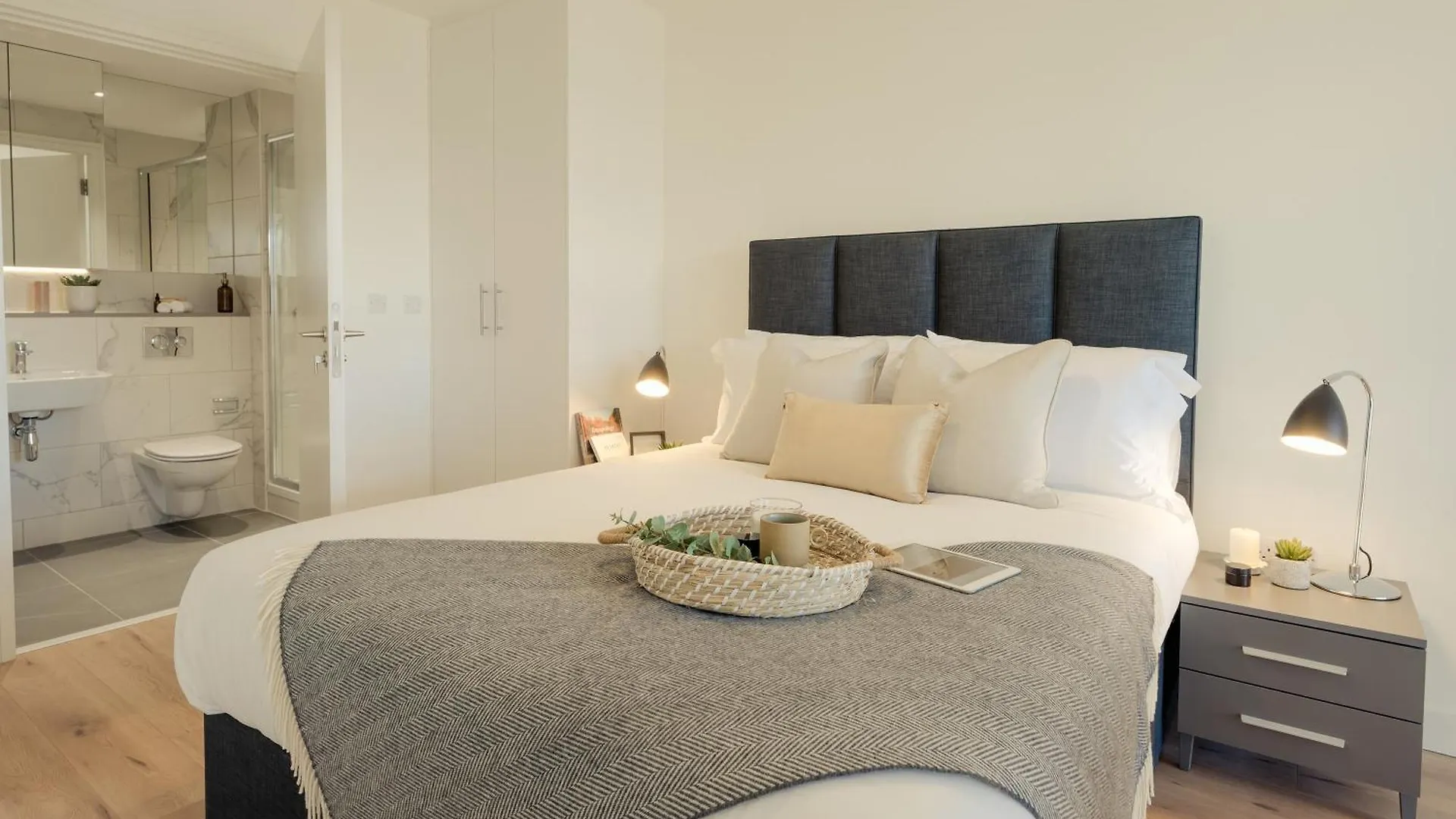 Luxury 2 Bed Apartment Cherrywood Dublin 18 0*,  Irlandia